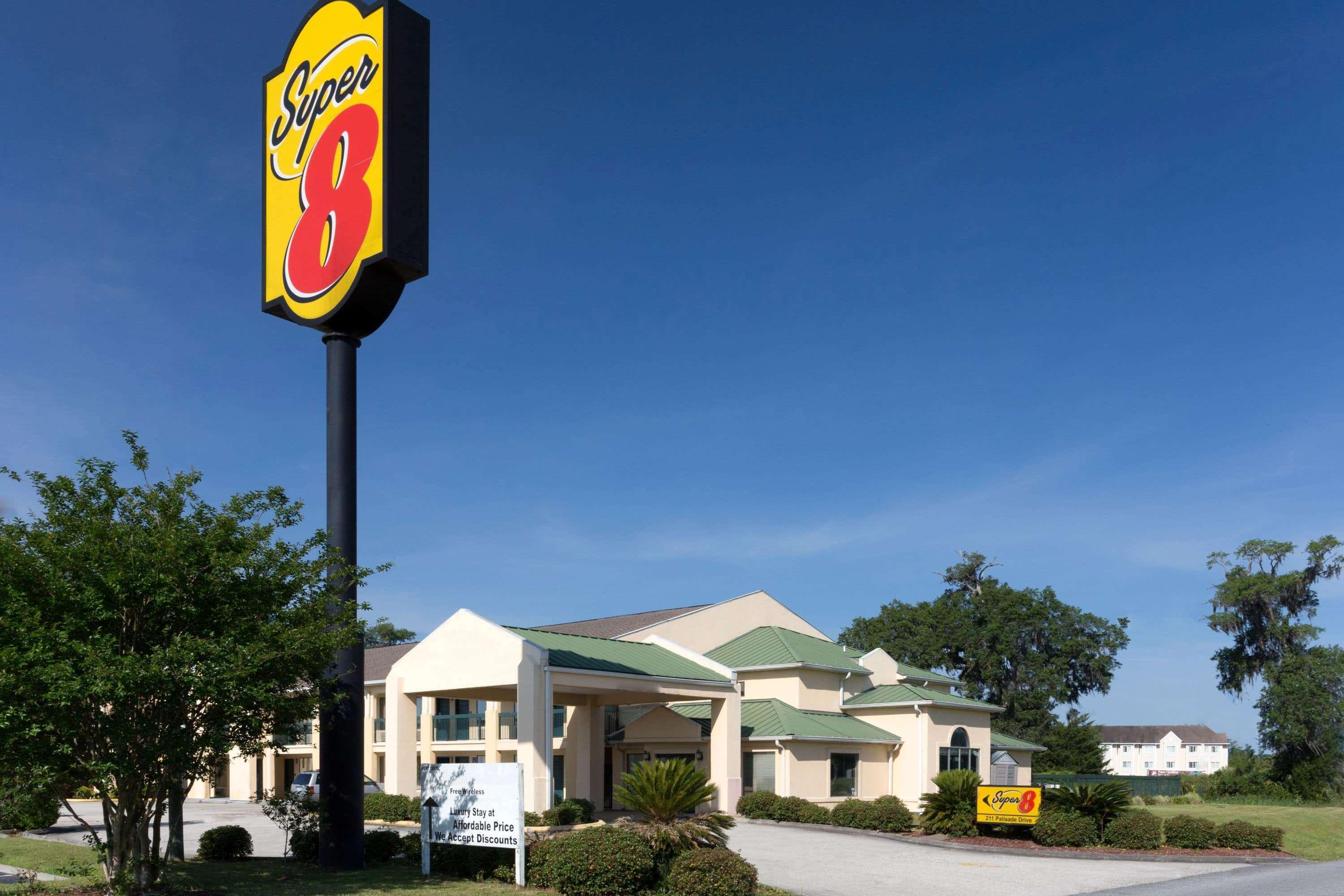 Super 8 By Wyndham Brunswick South I-95 Motel Екстериор снимка